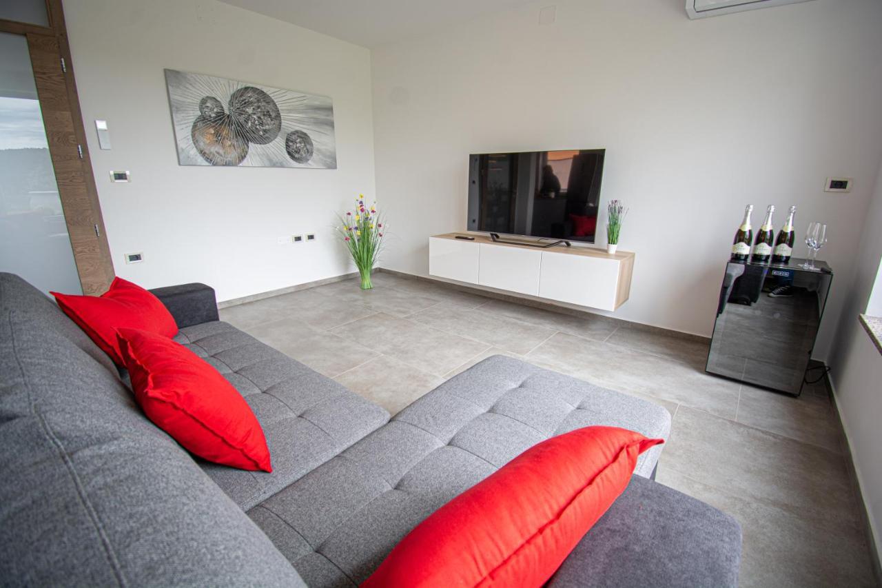Holiday House Oljka Kobdilj Екстер'єр фото